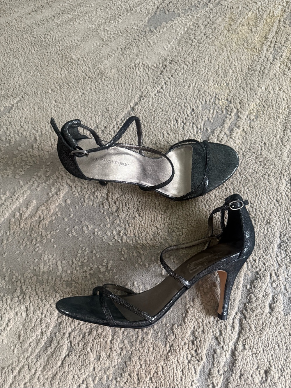 Banana Republic glitter strappy gray silver heels leather ankle strap sandals 9